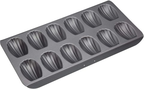 MADELEINE PAN 12 HOLE NONSTICK MASTERCLASS
