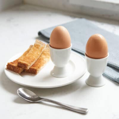2PC EGG CUP WHITE CERAMIC - Image 2