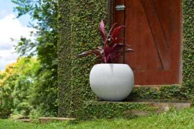 35" BOLA SELF-WATERING PLANTER - Image 4